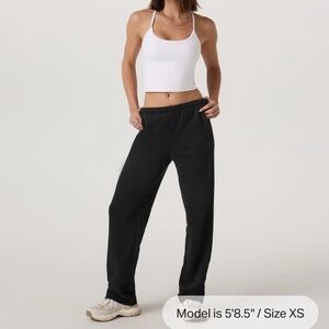 Vuori Sedona straight leg sweatpants regular size small , 30 inch inseam ,black.